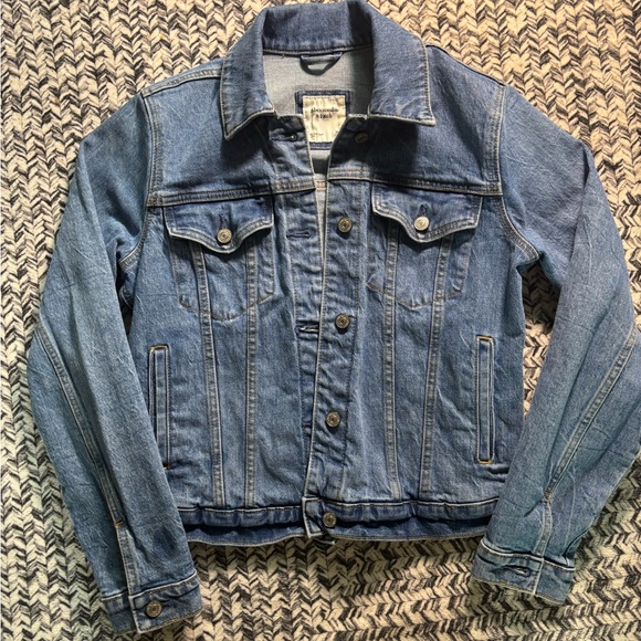 Like New Abercrombie & Fitch Light Wash Denim Jean Jacket Womens Medium - Picture 9 of 9